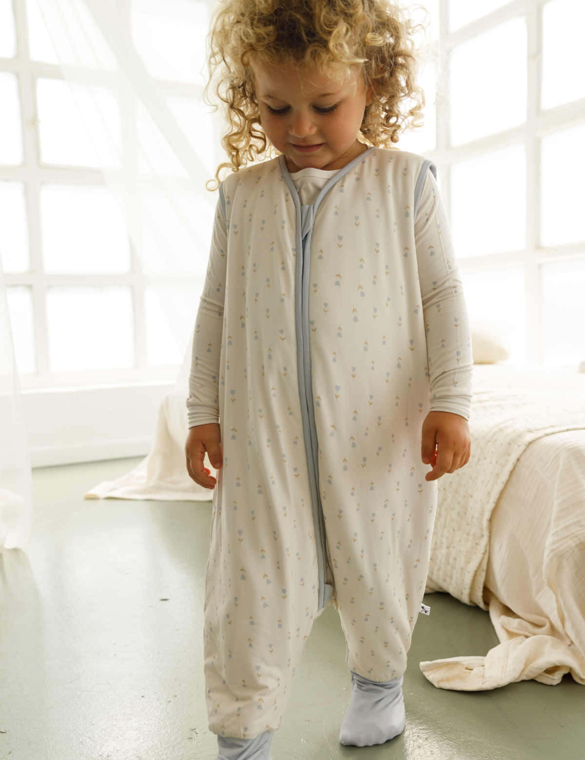 Tulip print bamboo baby sleeping bag with feet (TOG 2.5) – Lilulila
